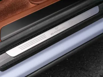 LAMBORGHINI Urus SE Bianco Sapphirus  Panoramic Roof