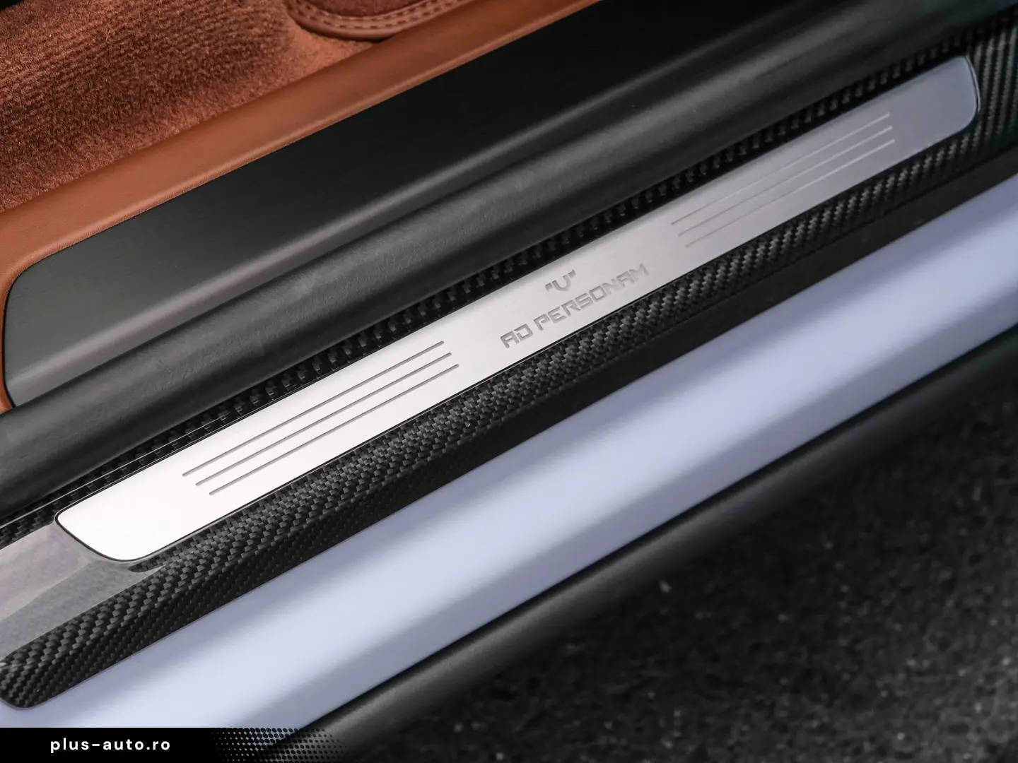LAMBORGHINI Urus SE Bianco Sapphirus  Panoramic Roof
