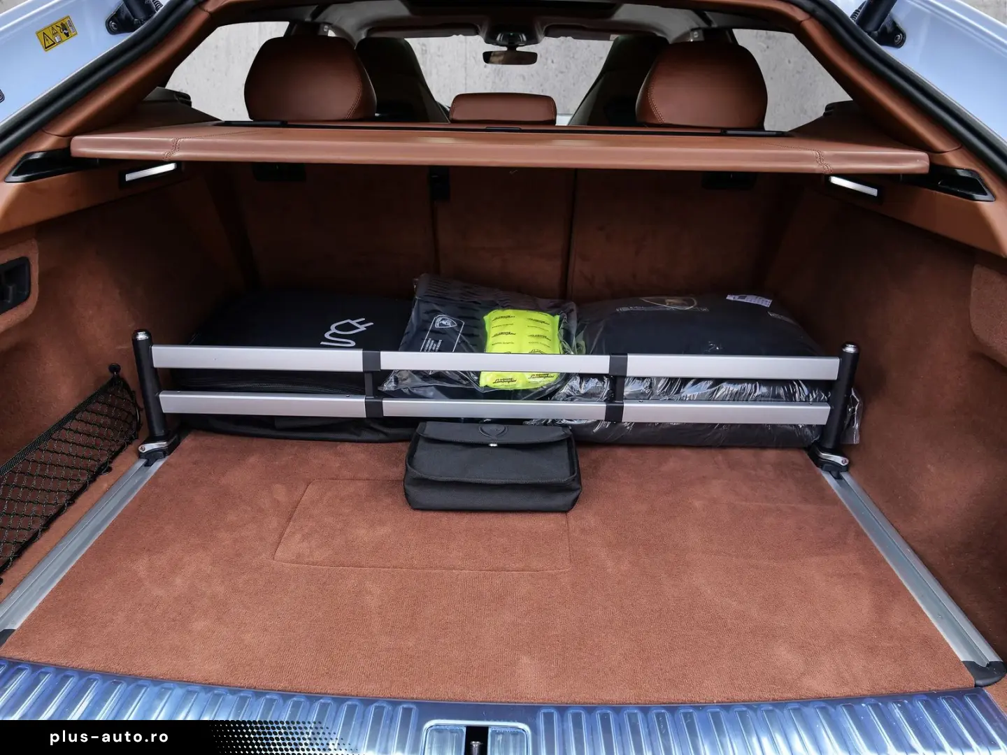 LAMBORGHINI Urus SE Bianco Sapphirus  Panoramic Roof