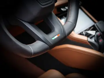 LAMBORGHINI Urus SE Bianco Sapphirus  Panoramic Roof