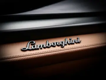 LAMBORGHINI Urus SE Bianco Sapphirus  Panoramic Roof