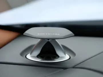 LAMBORGHINI Urus SE Bianco Sapphirus  Panoramic Roof