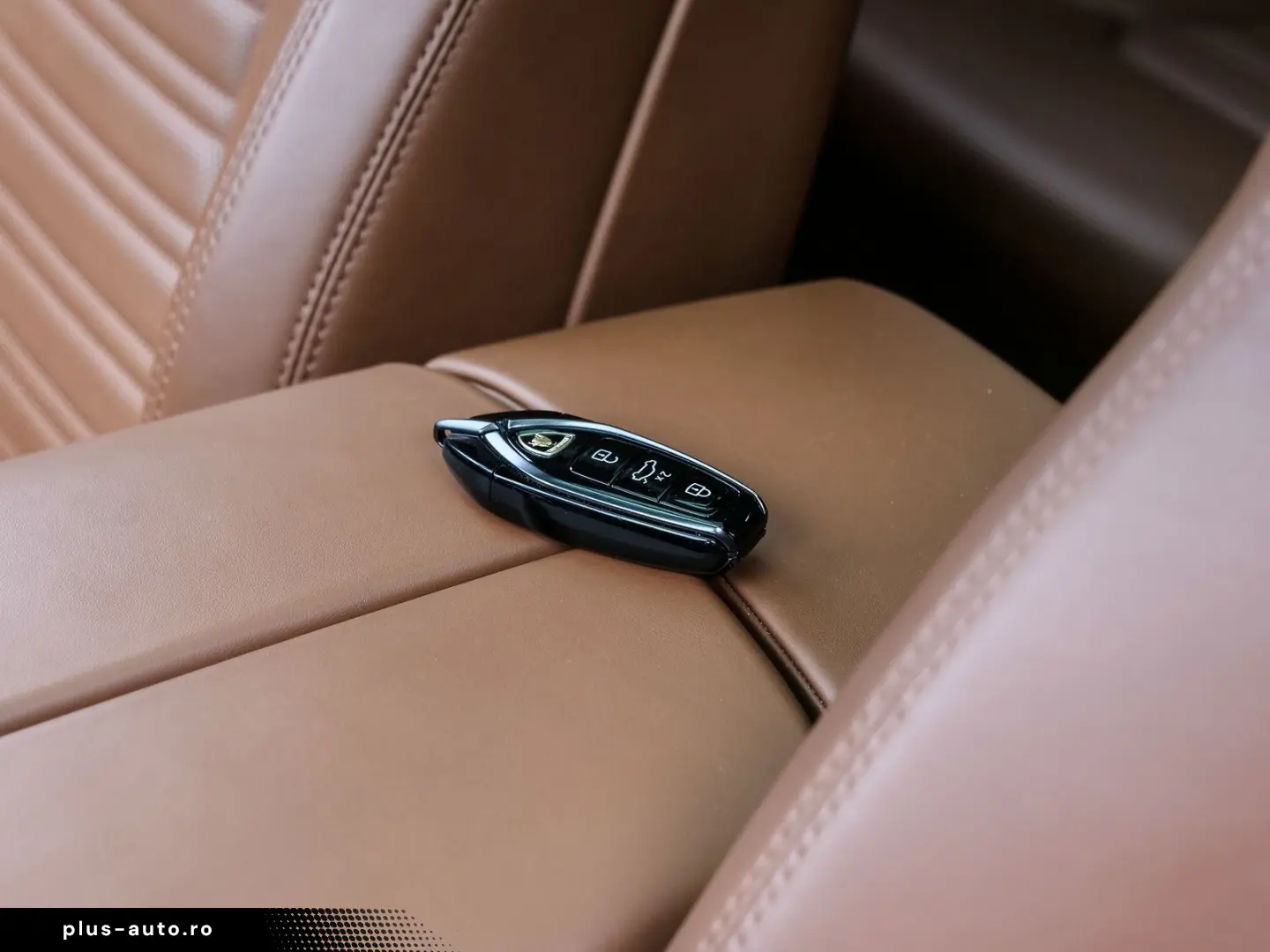 LAMBORGHINI Urus SE Bianco Sapphirus  Panoramic Roof