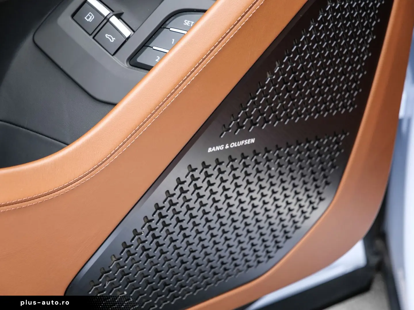 LAMBORGHINI Urus SE Bianco Sapphirus  Panoramic Roof