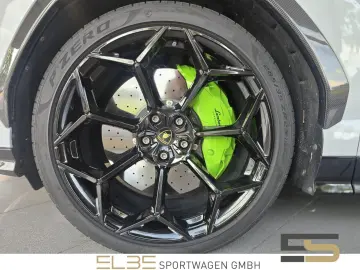 LAMBORGHINI Urus PERFORMANTE FULL CARBON Akrapovic B&O