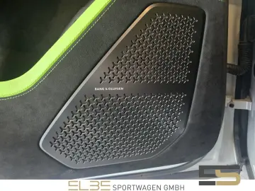 LAMBORGHINI Urus PERFORMANTE FULL CARBON Akrapovic B&O