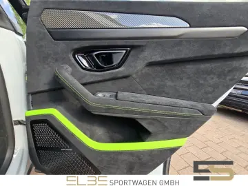 LAMBORGHINI Urus PERFORMANTE FULL CARBON Akrapovic B&O