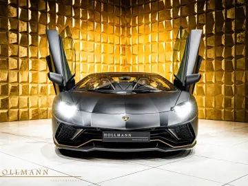 LAMBORGHINI LP 780-4 ULTIMAE ROADSTER CARBON FIBER