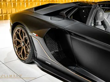 LAMBORGHINI LP 780-4 ULTIMAE ROADSTER CARBON FIBER