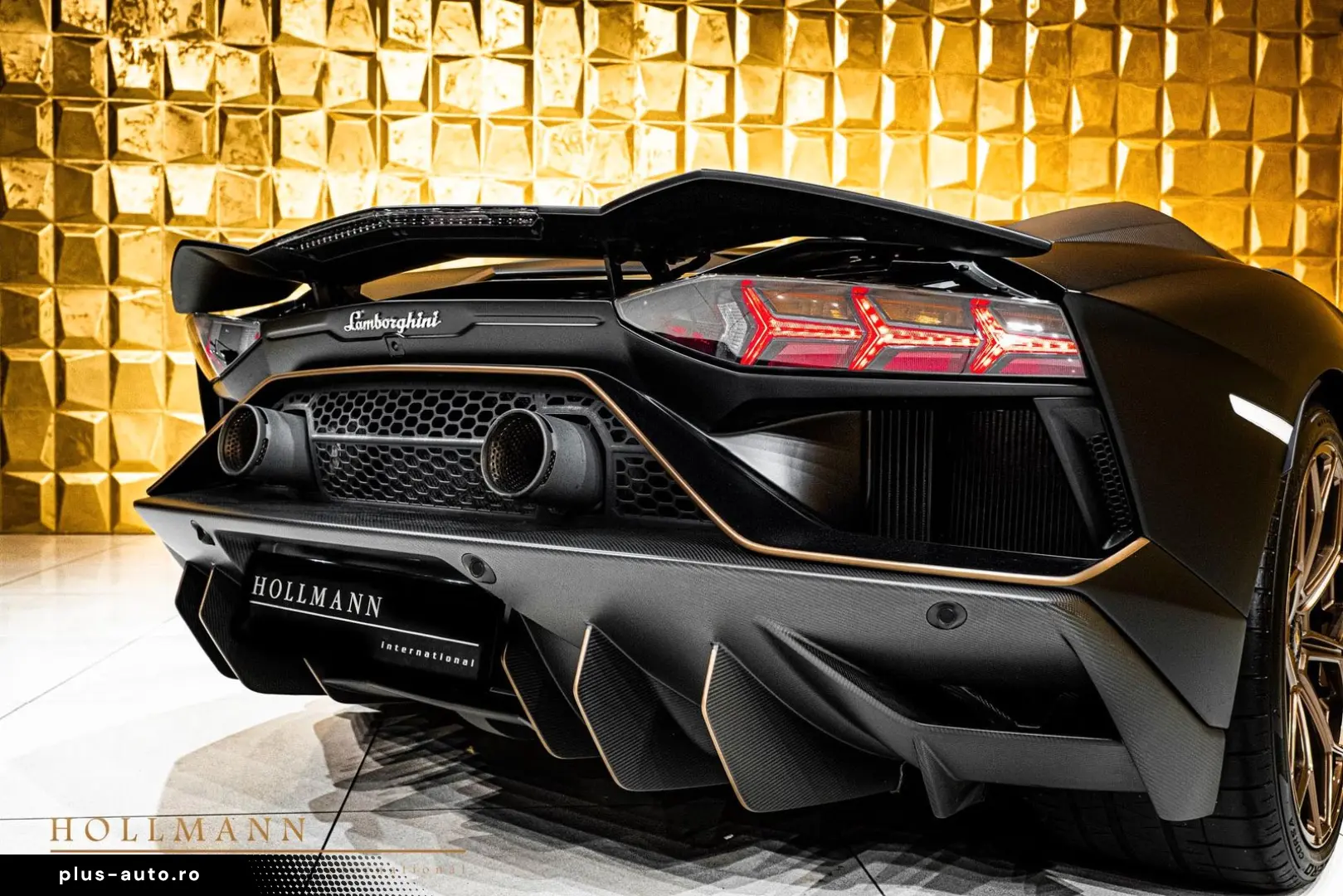 LAMBORGHINI LP 780-4 ULTIMAE ROADSTER CARBON FIBER