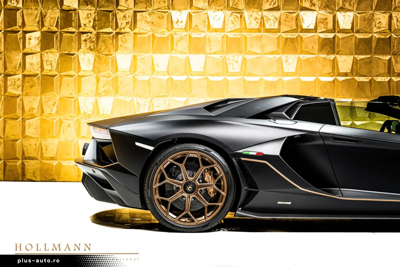 LAMBORGHINI LP 780-4 ULTIMAE ROADSTER CARBON FIBER