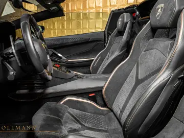 LAMBORGHINI LP 780-4 ULTIMAE ROADSTER CARBON FIBER