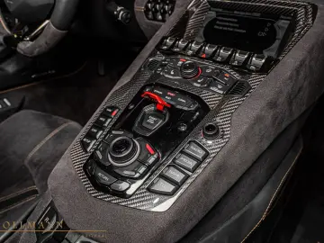 LAMBORGHINI LP 780-4 ULTIMAE ROADSTER CARBON FIBER