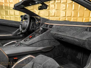 LAMBORGHINI LP 780-4 ULTIMAE ROADSTER CARBON FIBER