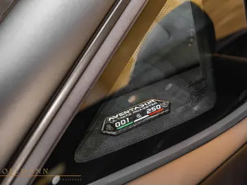 LAMBORGHINI LP 780-4 ULTIMAE ROADSTER CARBON FIBER