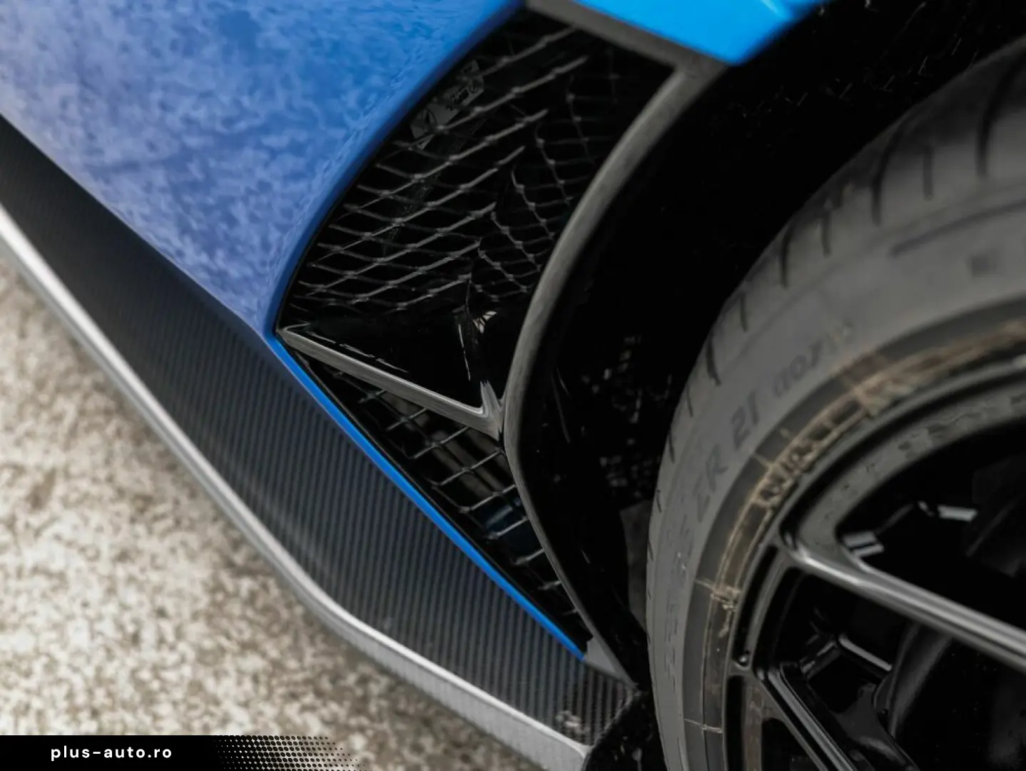 LAMBORGHINI Aventador Ultimae Roadster limited 250 pieces