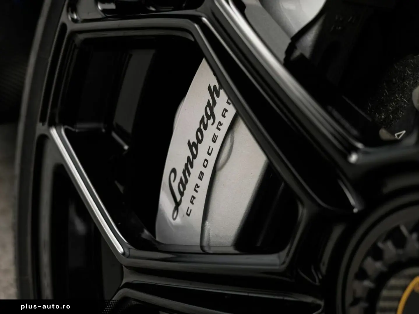 LAMBORGHINI Aventador Ultimae Roadster limited 250 pieces