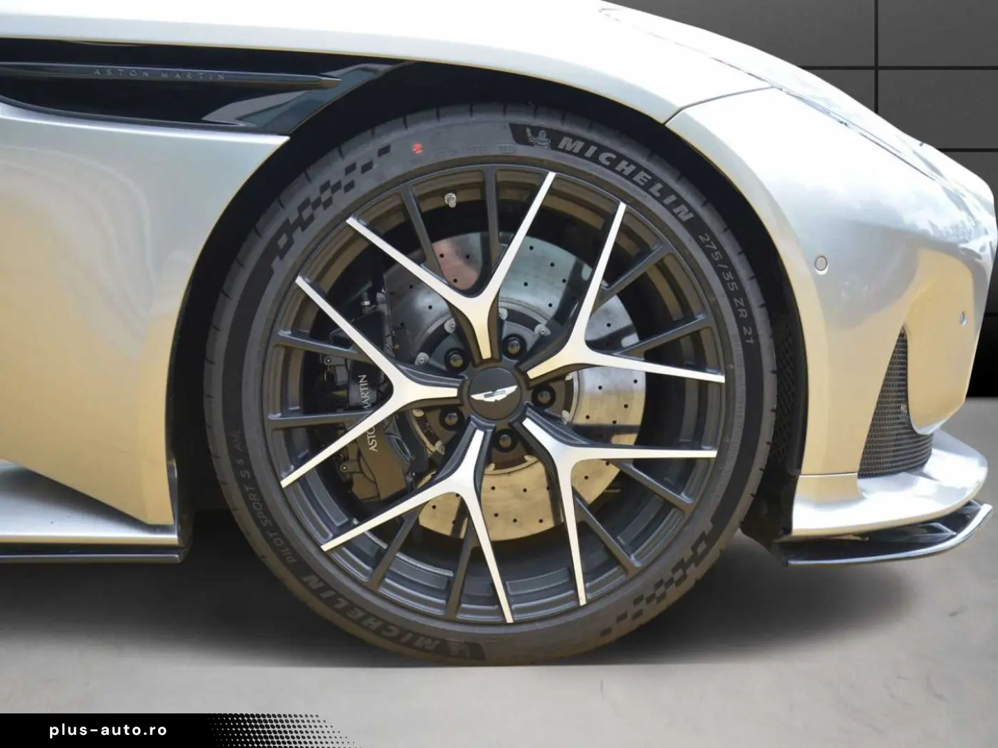 ASTON MARTIN DB12 Coupe