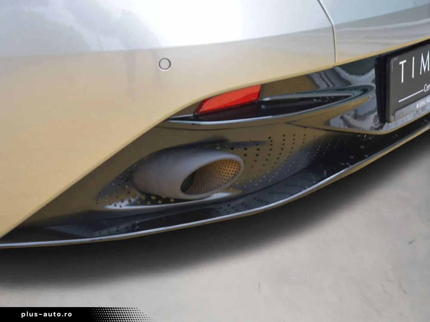 ASTON MARTIN DB12 Coupe