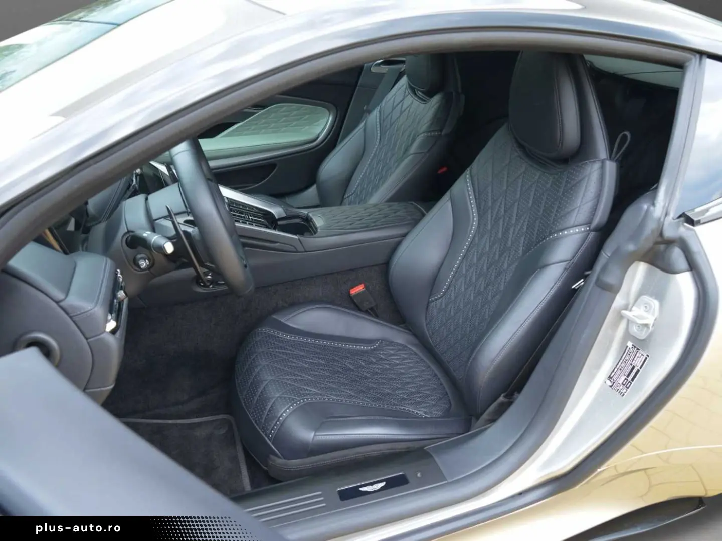 ASTON MARTIN DB12 Coupe
