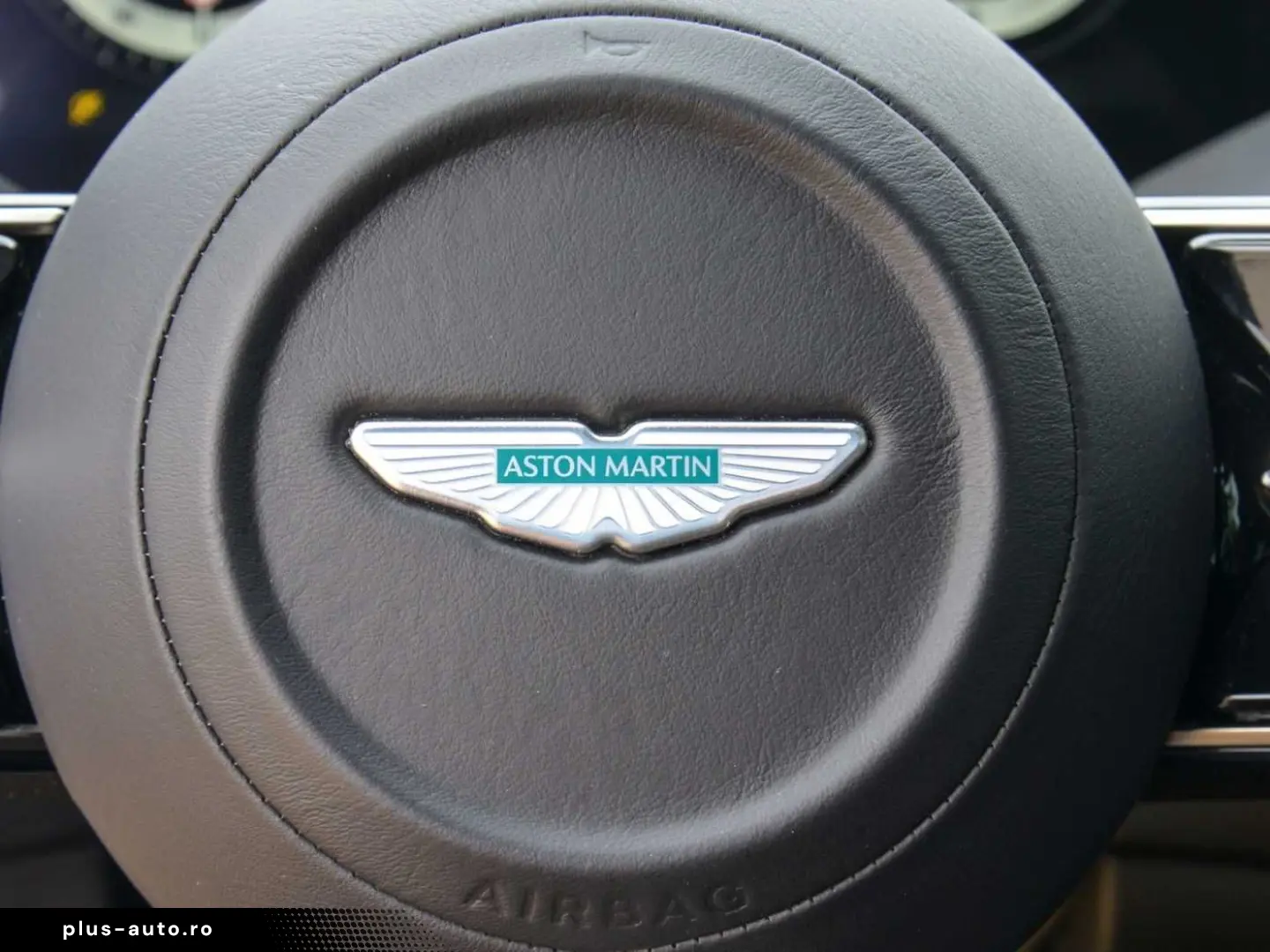 ASTON MARTIN DB12 Coupe