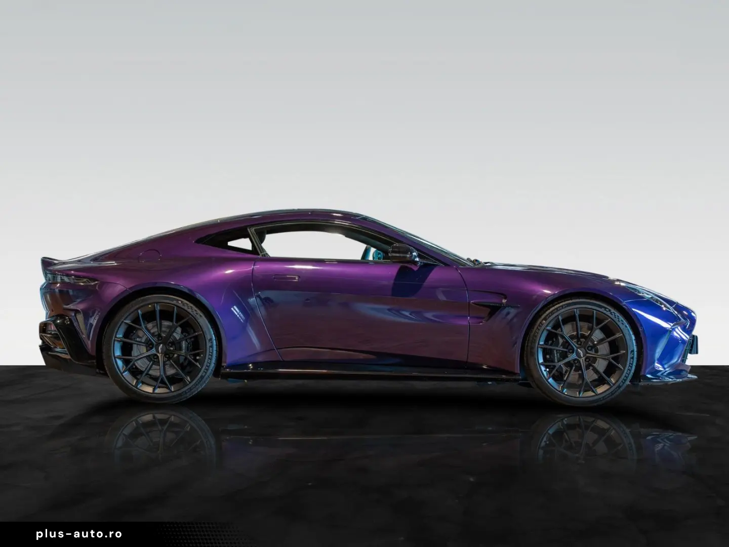 ASTON MARTIN Vantage MY25   Carbon FIbre Performance Seat