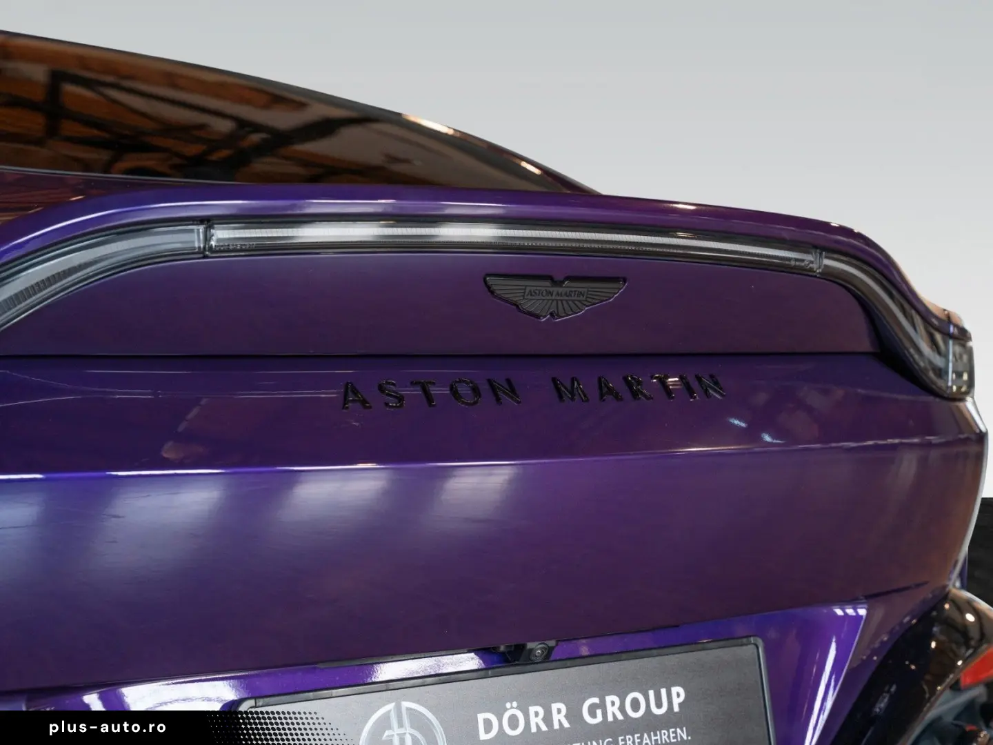 ASTON MARTIN Vantage MY25   Carbon FIbre Performance Seat