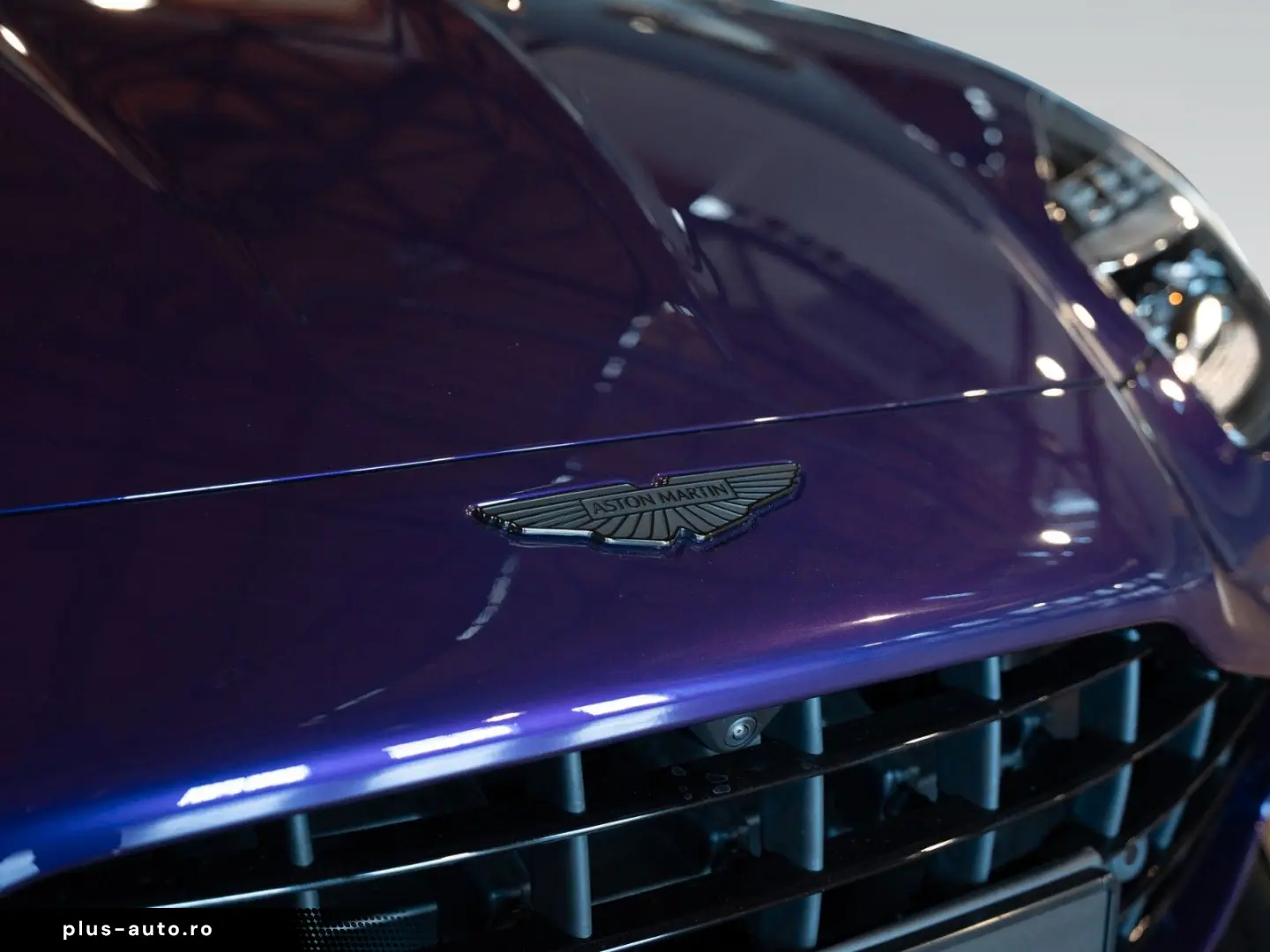 ASTON MARTIN Vantage MY25   Carbon FIbre Performance Seat