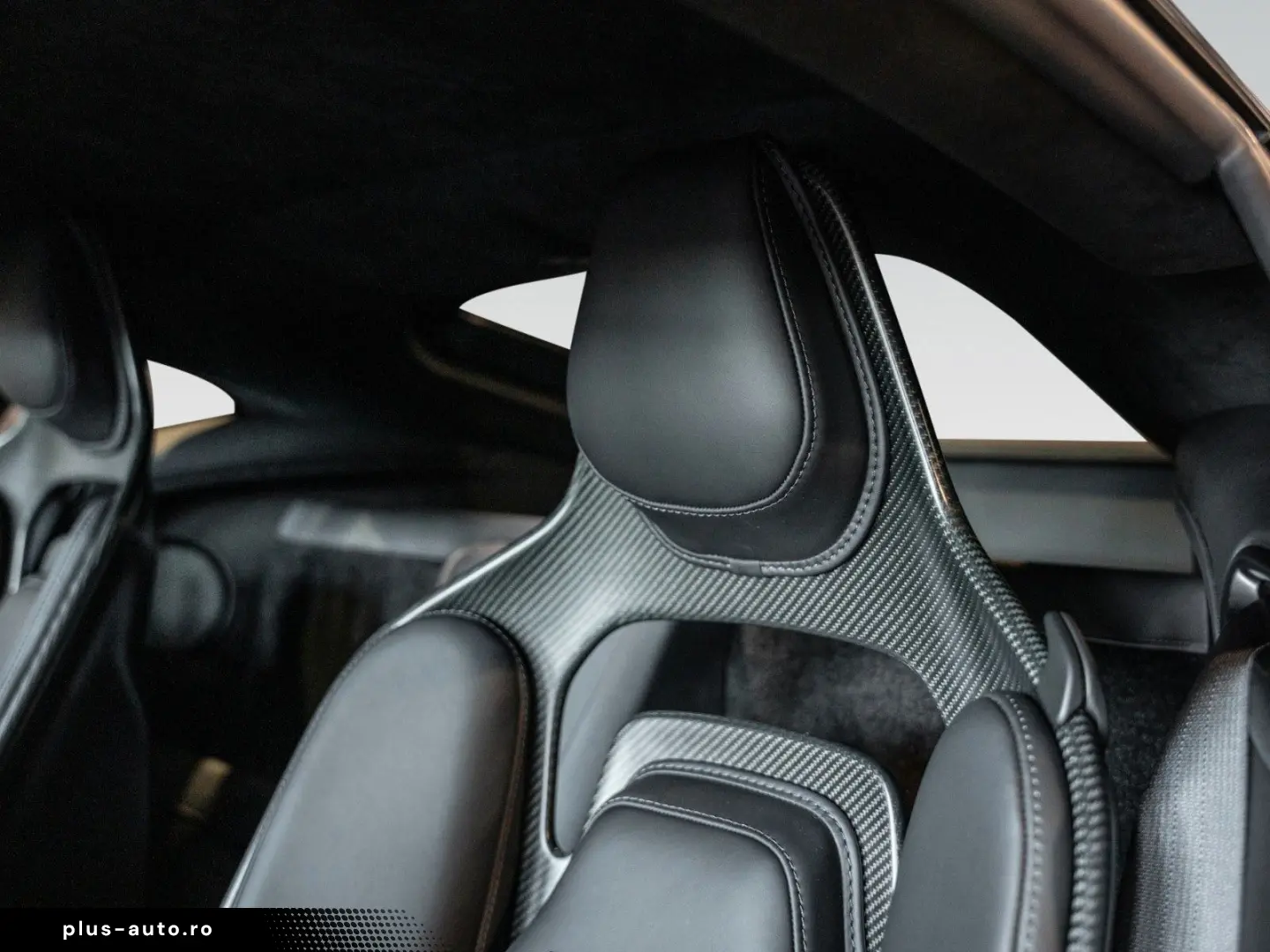 ASTON MARTIN Vantage MY25   Carbon FIbre Performance Seat