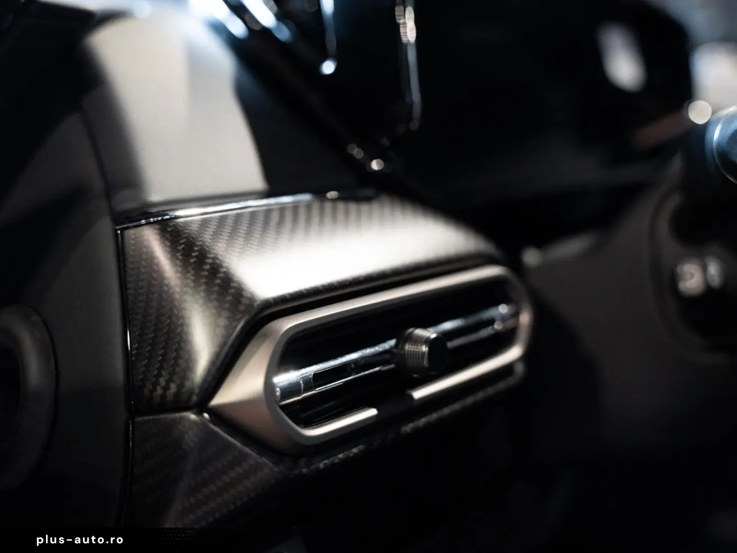 ASTON MARTIN Vantage MY25   Carbon FIbre Performance Seat