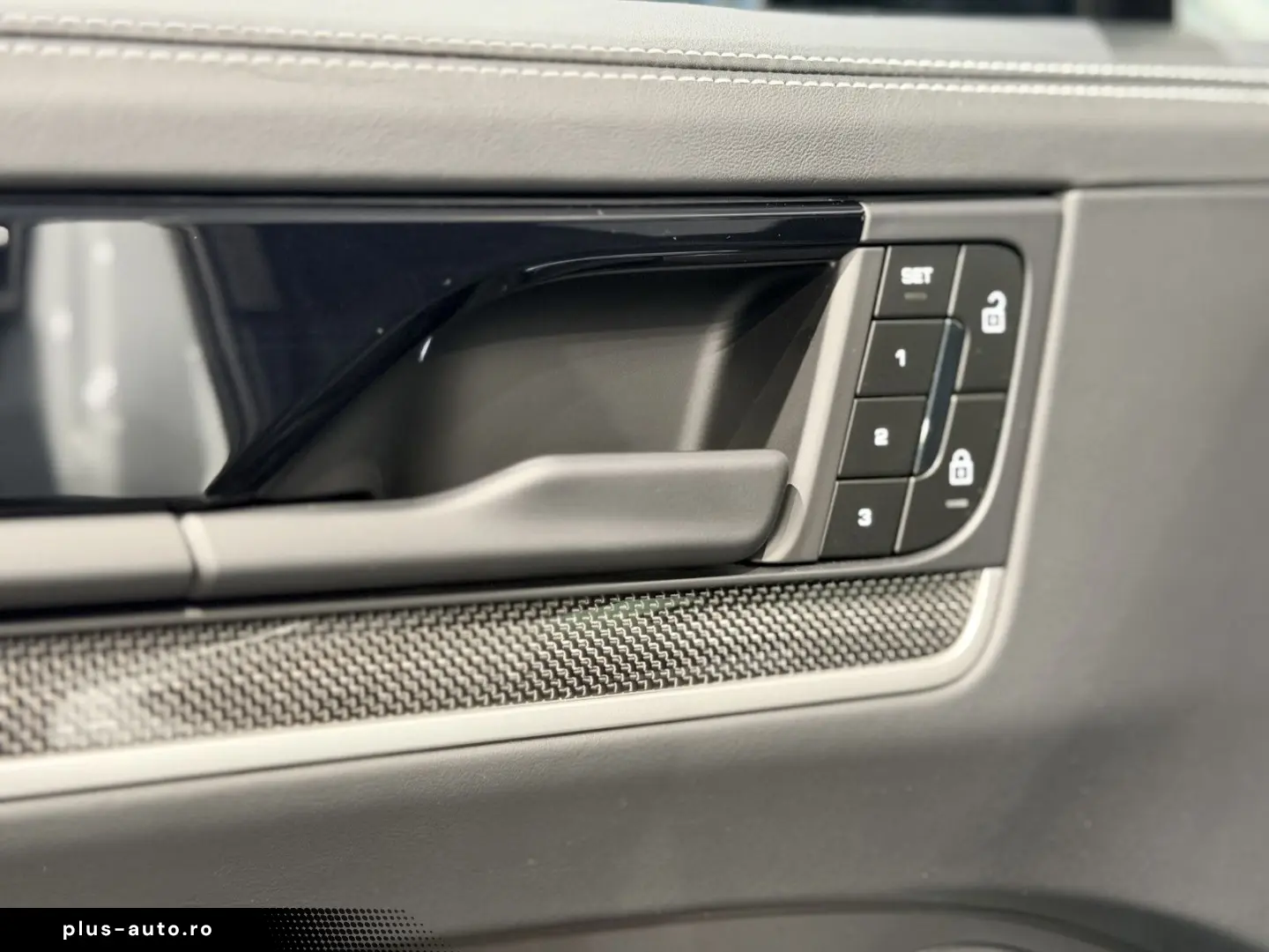 PORSCHE Cayenne Coupe Turbo E-Hybrid HA-Lenk InnoDri HUD