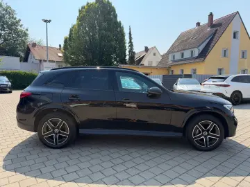 MERCEDES-BENZ GLC 300e 4Matic AMG MBUX Night AHK Dis…