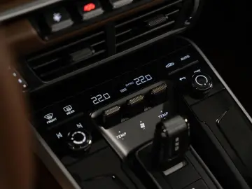 PORSCHE 992 Targa 4S Lift-VA Sport Chrono Sportabgas
