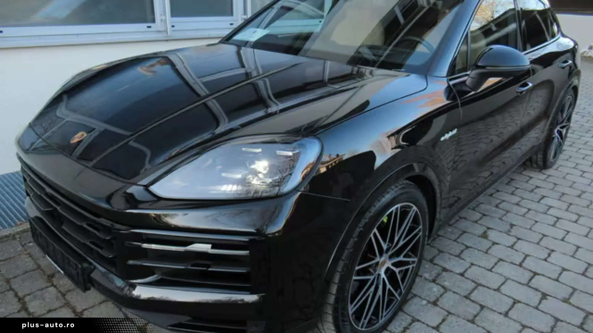 Porsche Cayenne New Coupe E-Hybrid TV