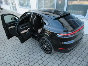 Porsche Cayenne New Coupe E-Hybrid TV