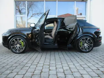 Porsche Cayenne New Coupe E-Hybrid TV