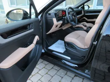 Porsche Cayenne New Coupe E-Hybrid TV