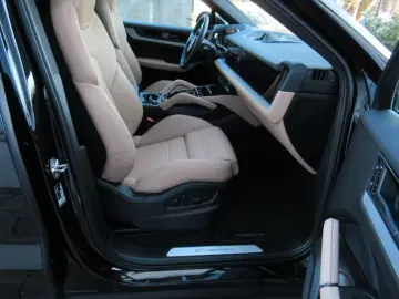 Porsche Cayenne New Coupe E-Hybrid TV