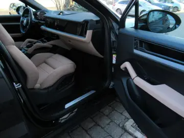 Porsche Cayenne New Coupe E-Hybrid TV