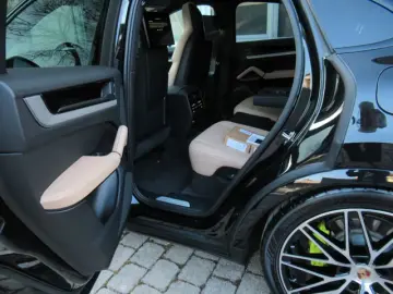 Porsche Cayenne New Coupe E-Hybrid TV