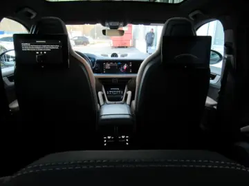 Porsche Cayenne New Coupe E-Hybrid TV