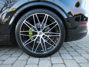 Porsche Cayenne New Coupe E-Hybrid TV