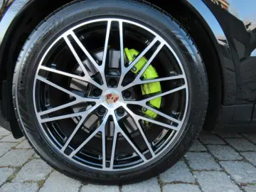 Porsche Cayenne New Coupe E-Hybrid TV