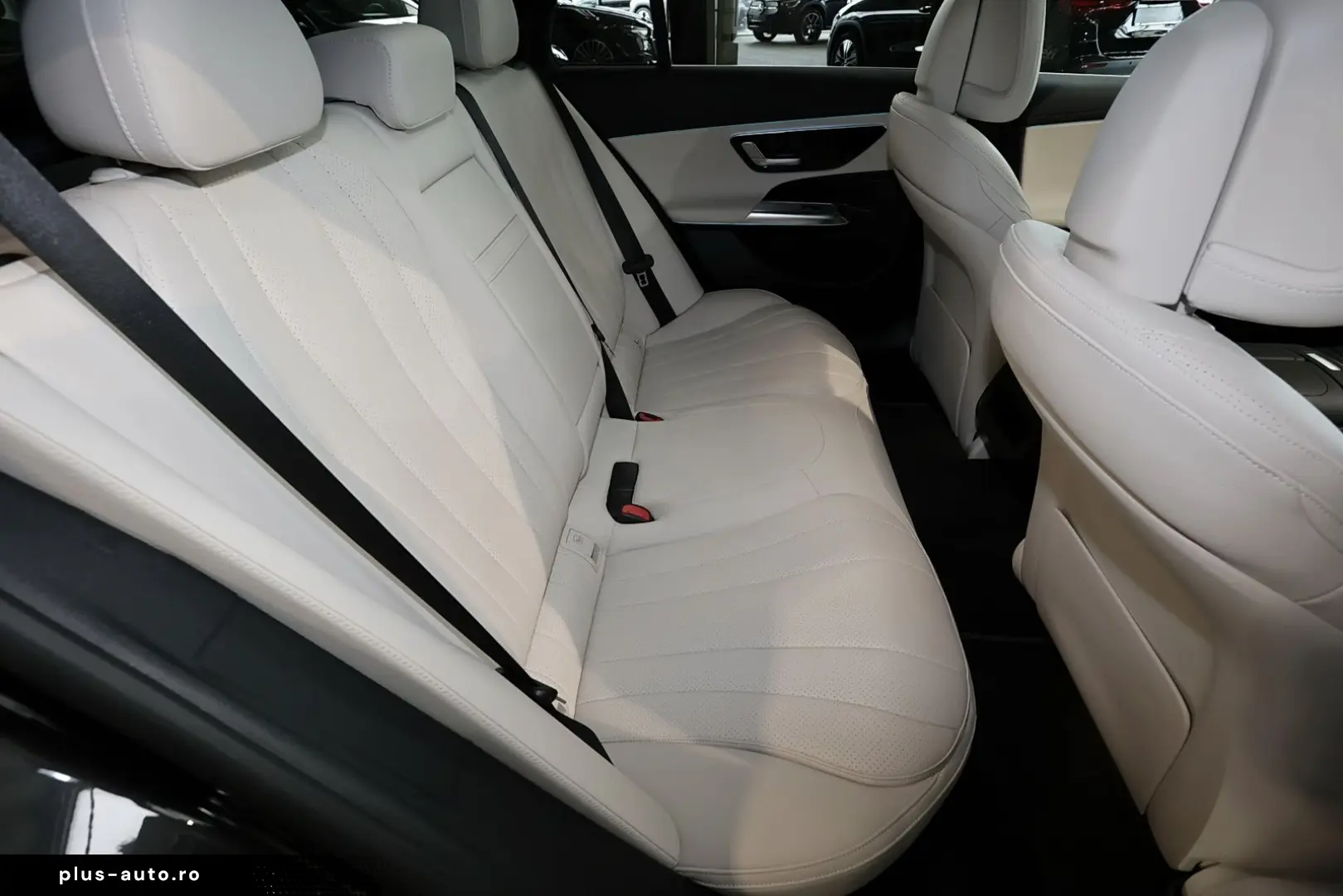 MERCEDES-BENZ E 300 e T Advanced Plus PANO AHK HUD L&hellip;