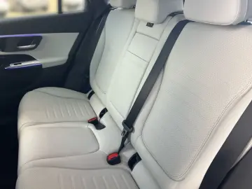MERCEDES-BENZ GLC 300 e 4Matic Hybrid AMG AHK PANO 3…