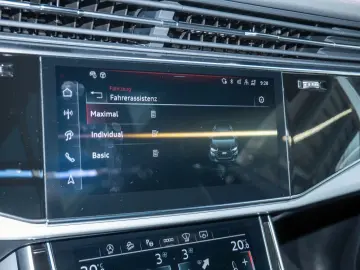 AUDI Q8 50 TDI quattro S Line tiptronic AHK STANDHZ.