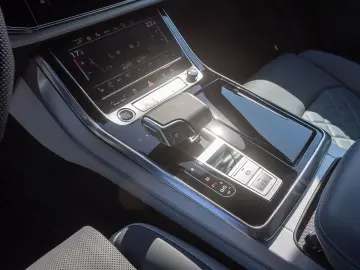AUDI Q8 S line 60TFSIe qu Navi HuD Matrix AIR Standkl