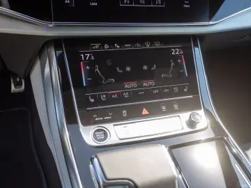 AUDI Q8 S line 60TFSIe qu Navi HuD Matrix AIR Standkl