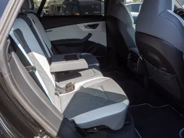 AUDI Q8 S line 60TFSIe qu Navi HuD Matrix AIR Standkl