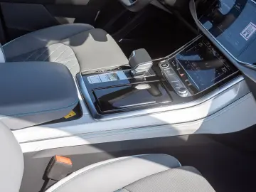AUDI Q8 S line 60TFSIe qu Navi HuD Matrix AIR Standkl